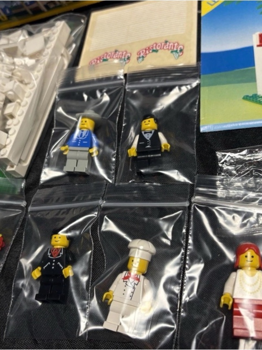 Vintage LEGO Set 6376 Town Breezeway Café 100% Complete With Box & Instructions - Picture 8 of 10